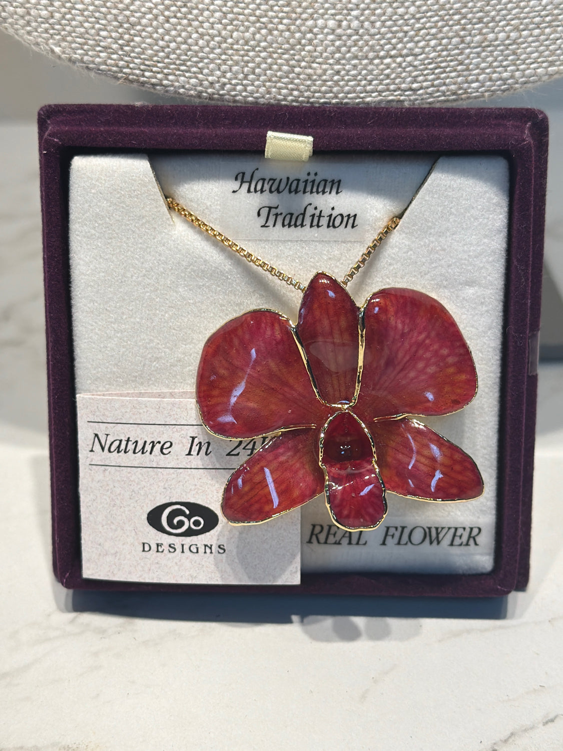 Pin/Pendant with Necklace