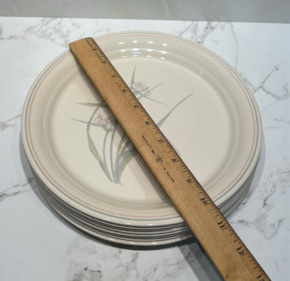 Set of 8 Corning Ware Dinner Plates
