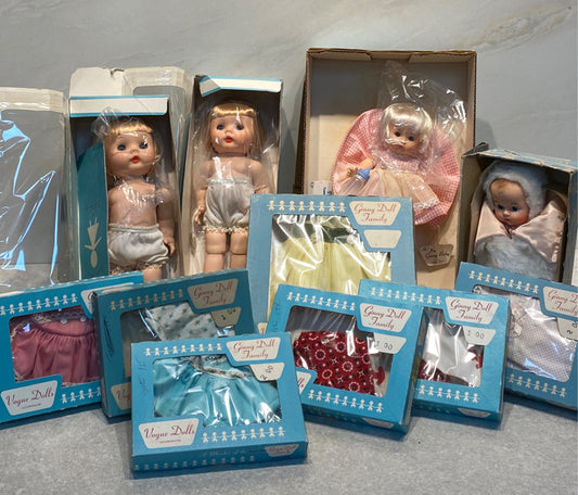 Set of 4 Ginny Dolls and Clothing