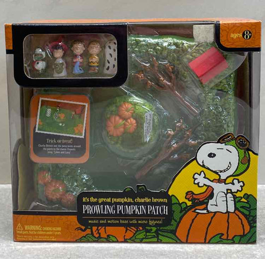 Peanuts Prowling Pumpkin Patch