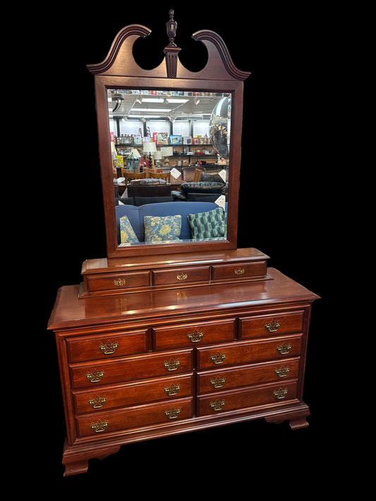 Dresser With Mirror
