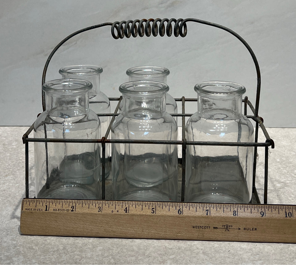 Carrier with 5 Bottles