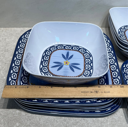 Temptations Plastic Dinnerware Set