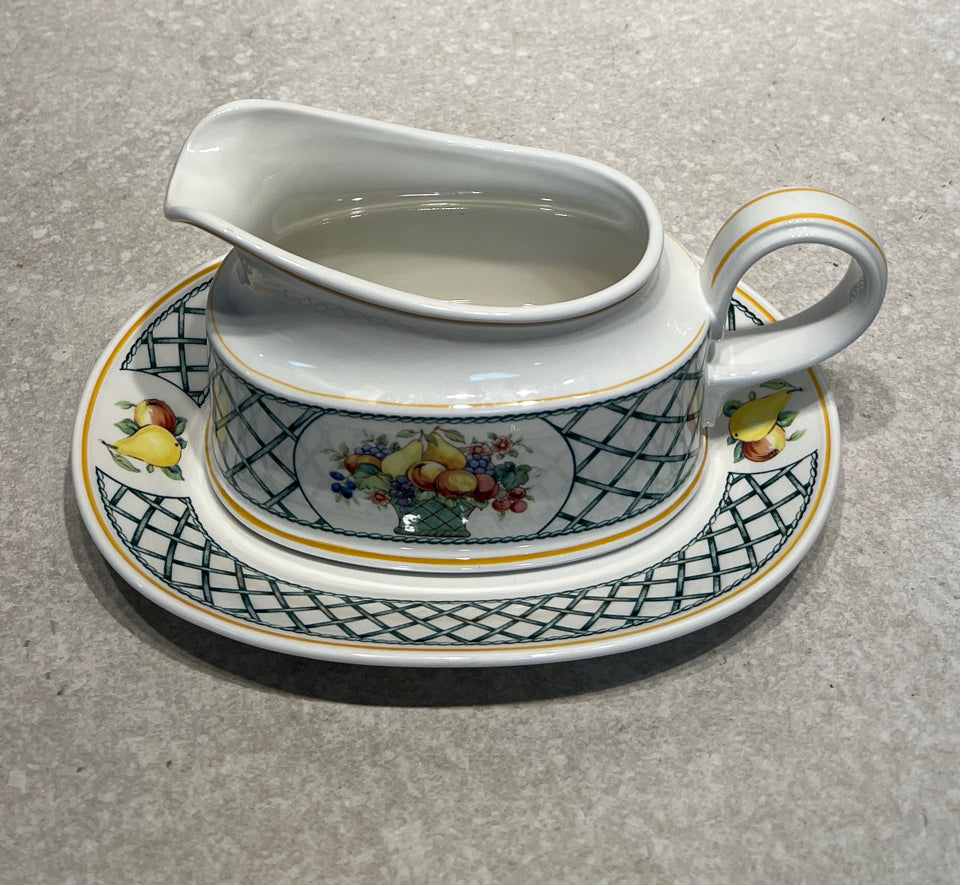 Vileroy & Boch  Basket Gravy With Underplate
