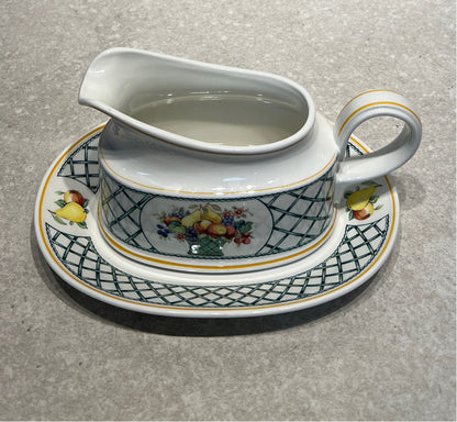 Vileroy & Boch  Basket Gravy With Underplate