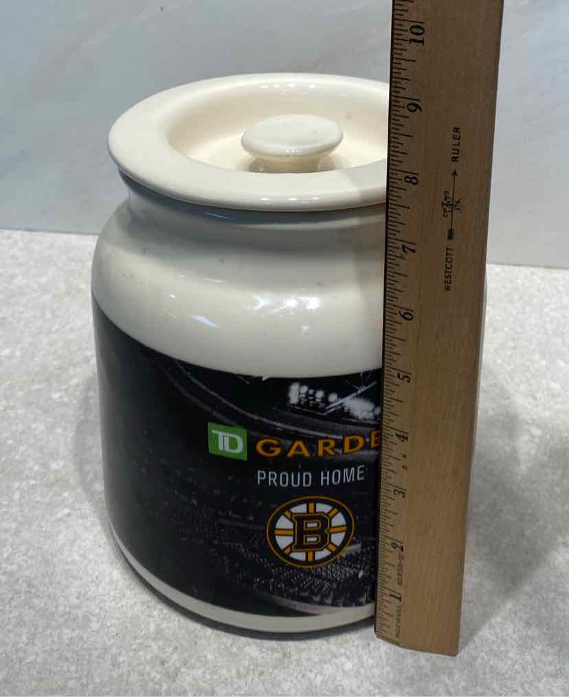 TD Garden Covered Jar