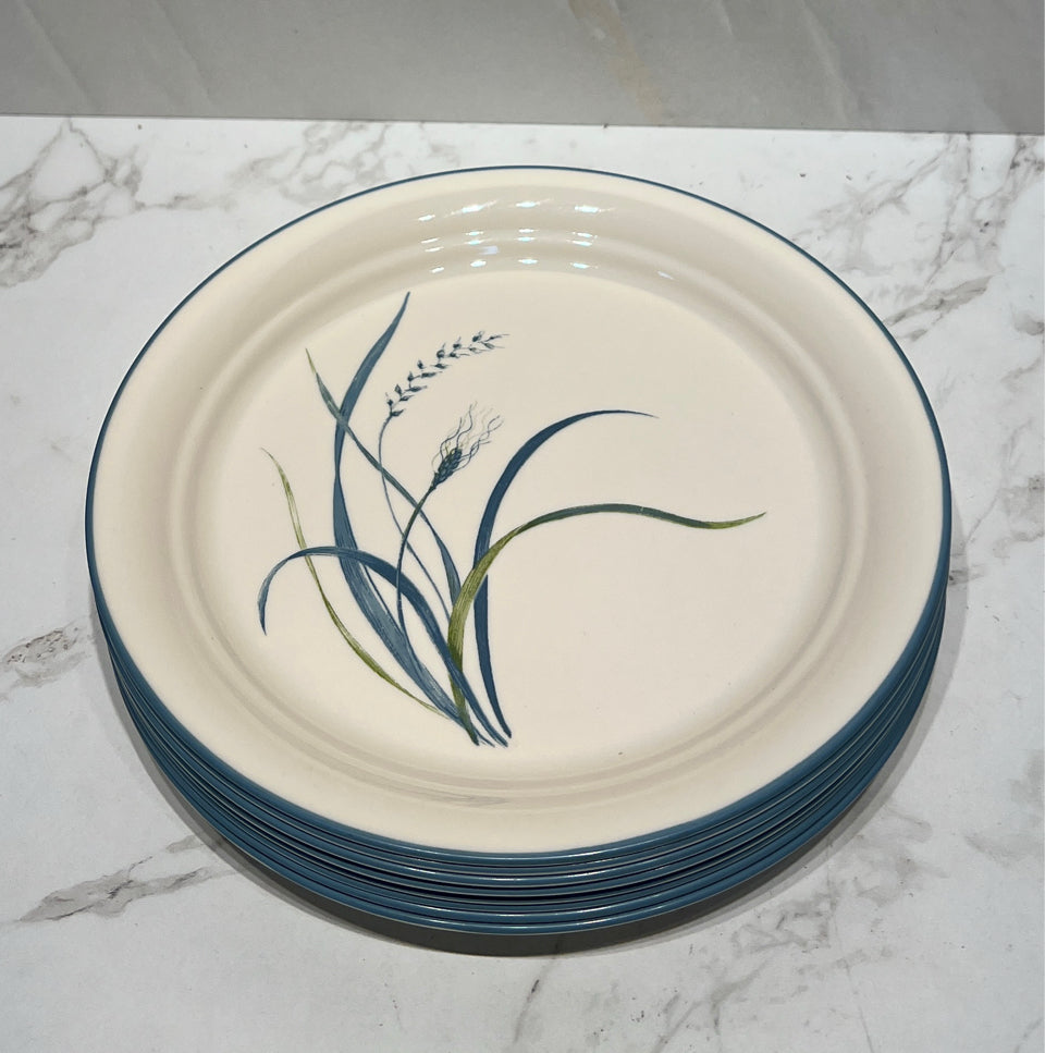 Set of 8 Corelle Plates