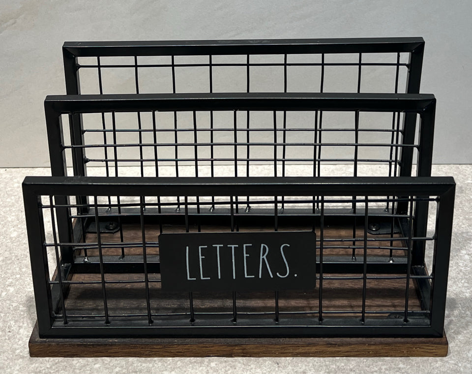 Letter Rae Dunn