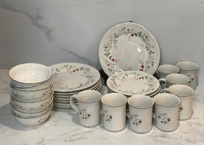 Pfaltzgraff Winterberry Dinnerware Set