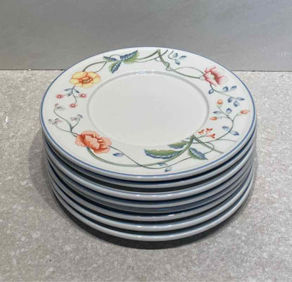 Set of 8 Villeroy and Boch Plates