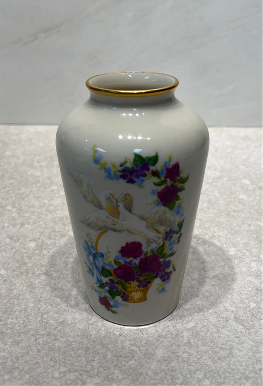Lenox Birds Of  Love Vase