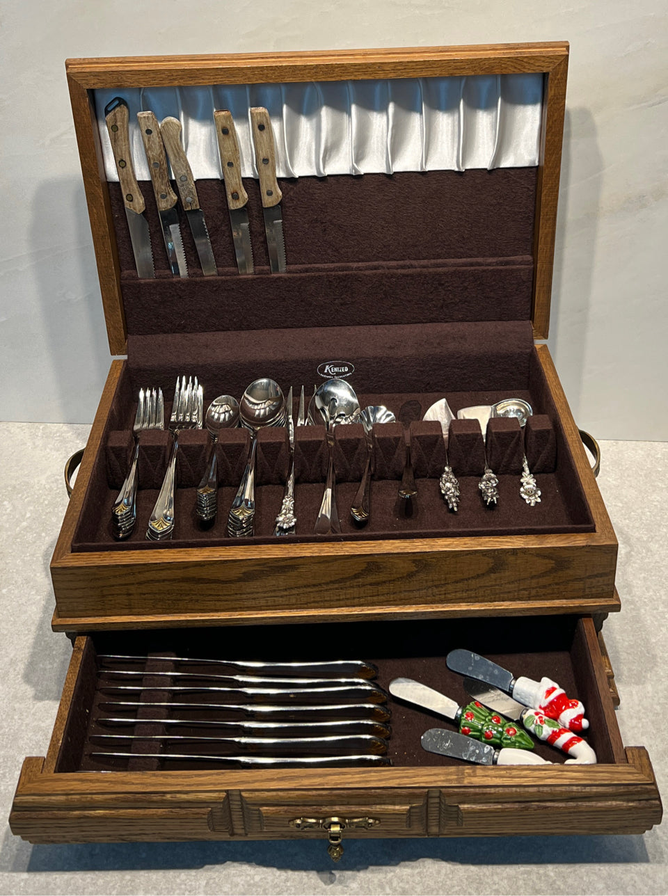 Walllace Silverware with Case