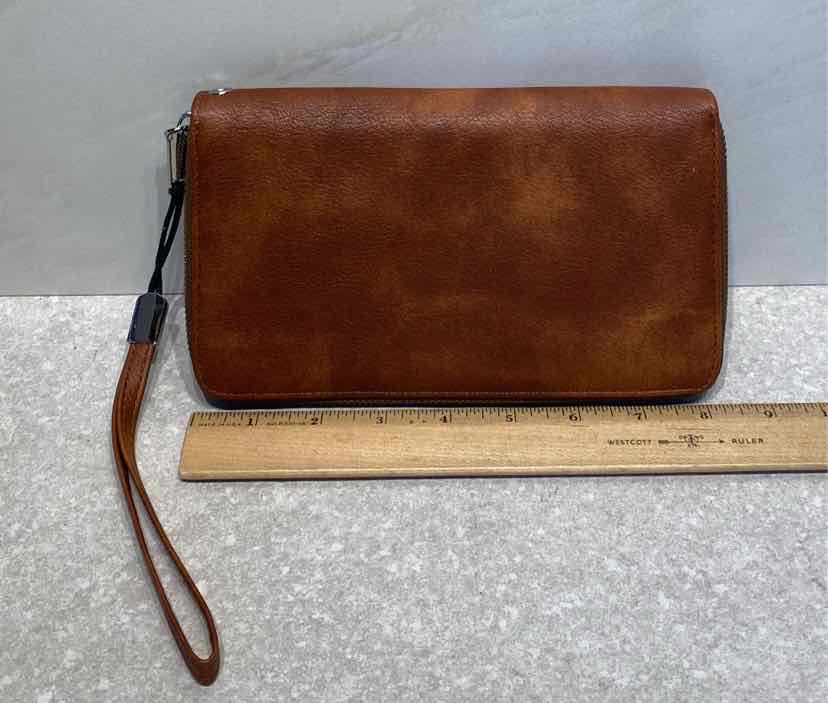 Bostanten Wristlet