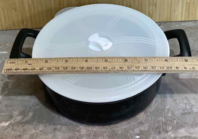 Wolfgang Puck Covered Bowl