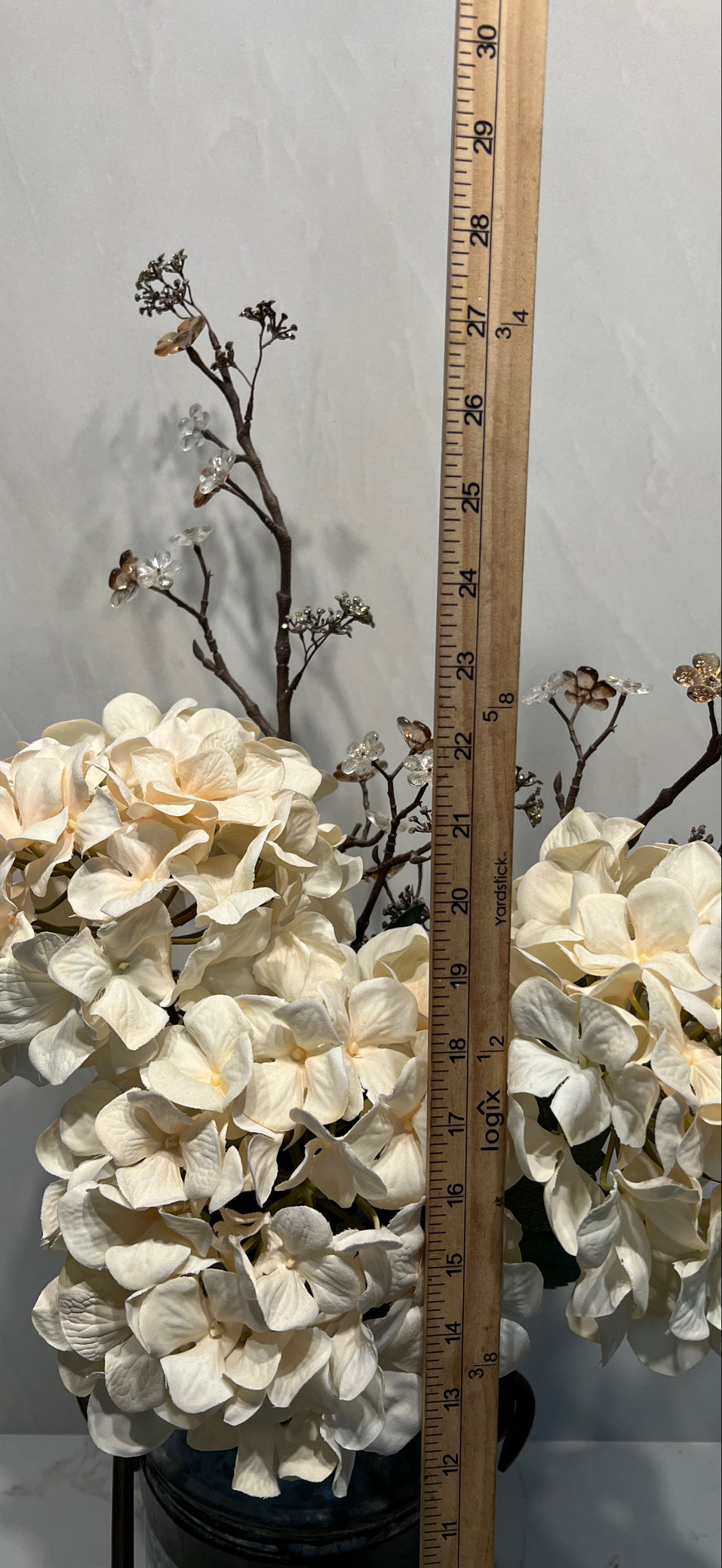 Artifical Decor With Can
