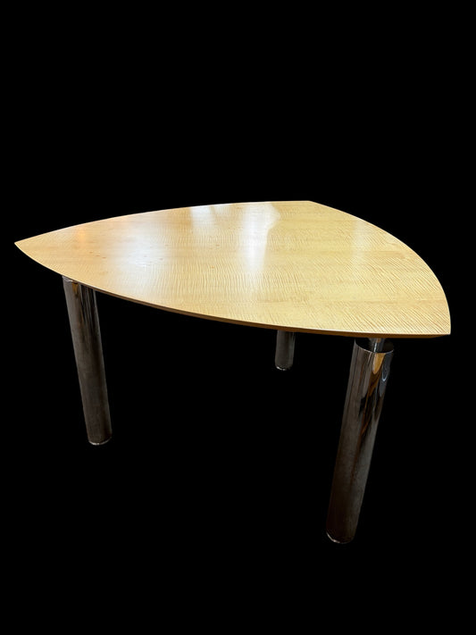 Davis Triangular Table