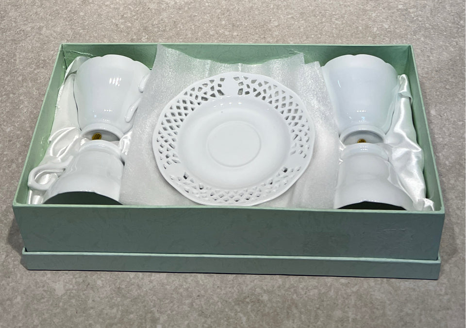 Silvestri Tea Set