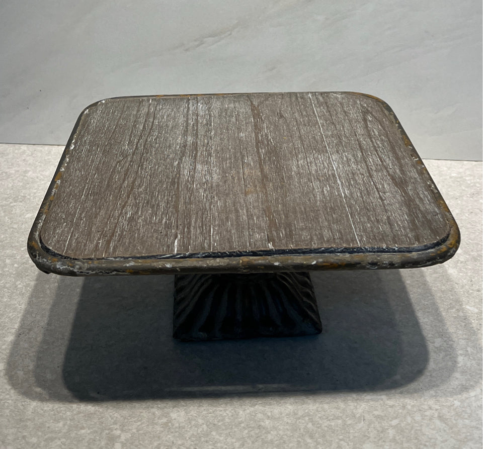 Pedestal Dish