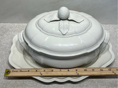 Villeroy & Boch Covered Vegetable Bowl With Underplate