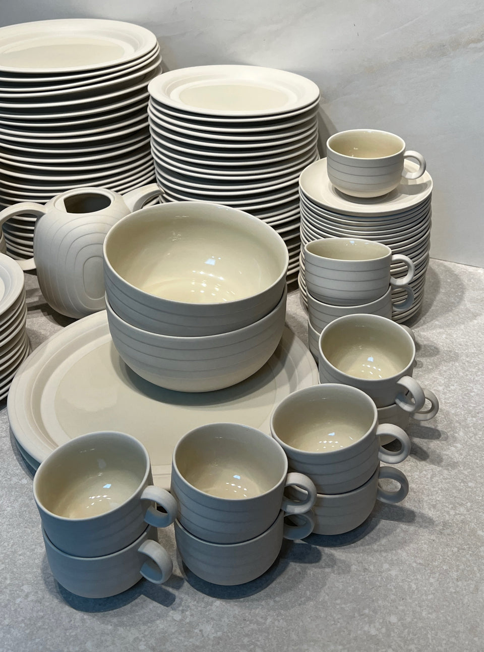 Concept Hornsea England Dinnerware Set
