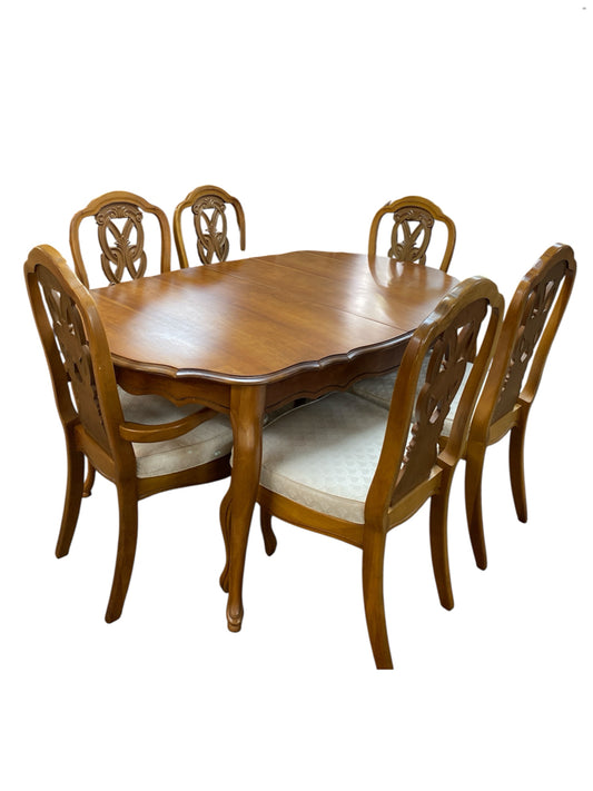 Dinning Room Table & 6 Chairs