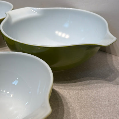 Set of 4 Pyrex Bowls