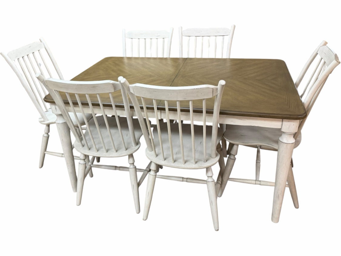 Table And 6 Chairs With Leaf