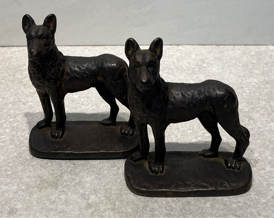 Set of 2 Metal Dogs