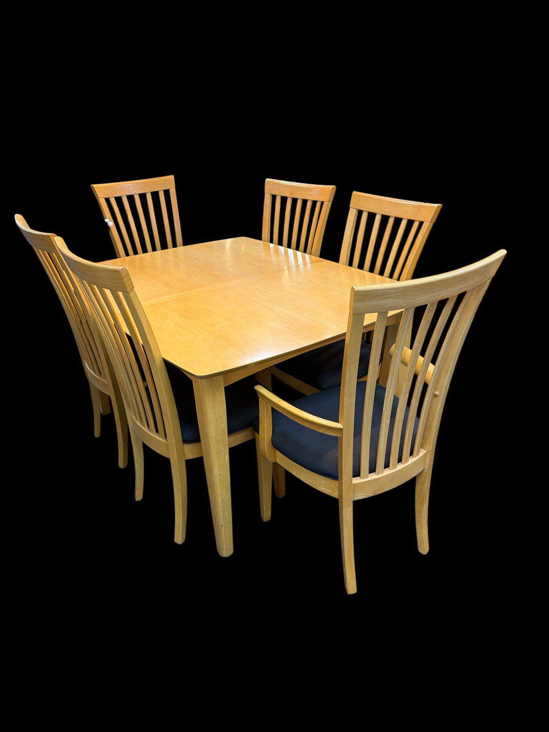 Table, 6 Chairs, & 1 Leaf