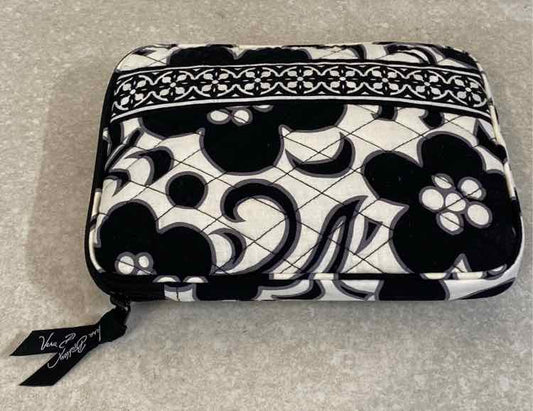 Vera Bradley Zippered Pouh
