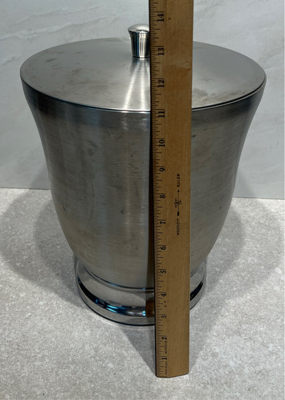 Covered Ice Bucket