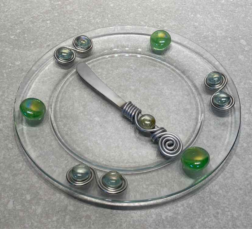 Plate With serving Knife