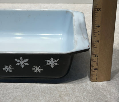 Pyrex Snowflake Casserole 575-B