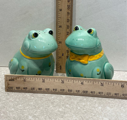 Vintage Frog Salt and Pepper