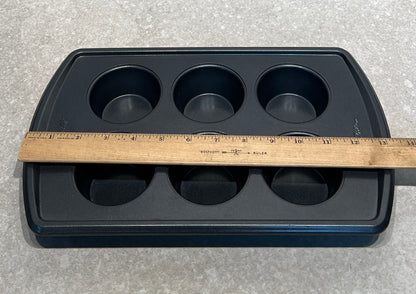 Wilton Muffin Pan