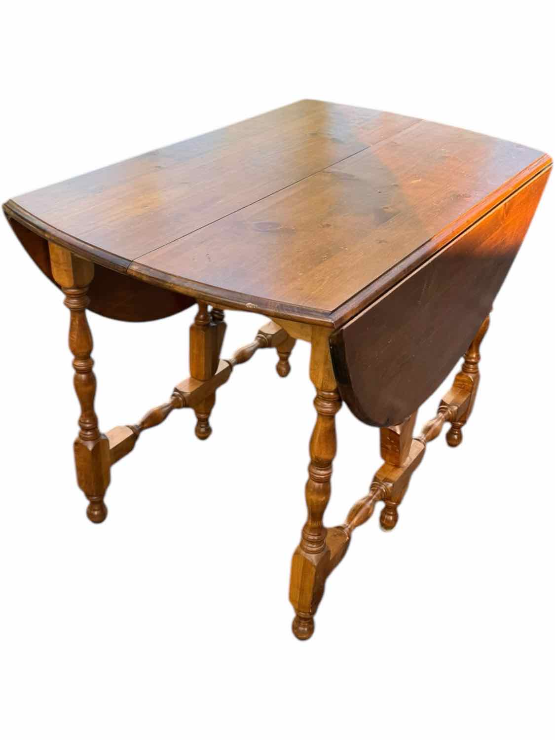 Drop Leaf Table And 2 Leafs