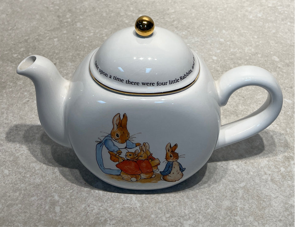 Baetrix Potterty Teapot