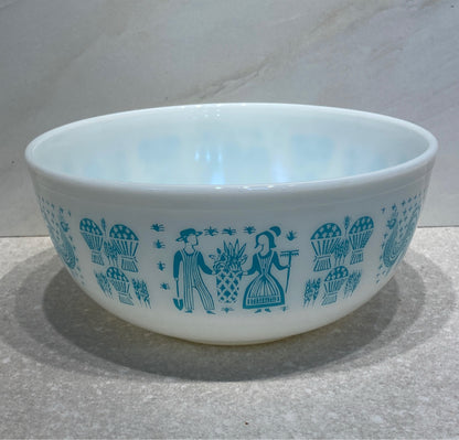Pyrex Amish Butterprint 404 Bowl
