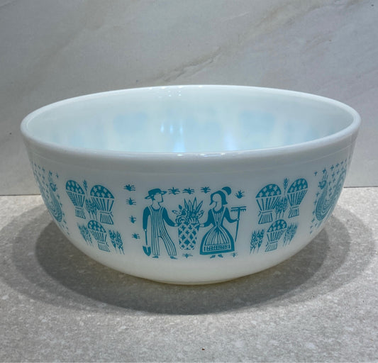 Pyrex Amish Butterprint 404 Bowl