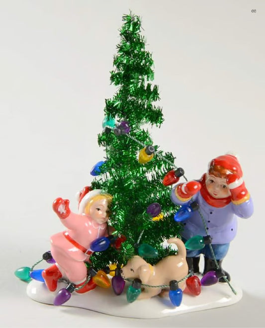 Dept. 56 Everone Decorates The Tree