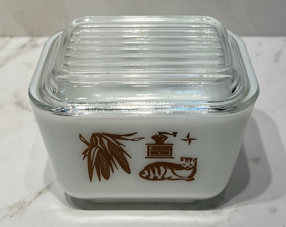 Pyrex Covered Refrigerator Jar