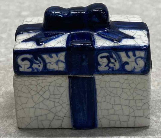 Dedham Pottery Gift Box