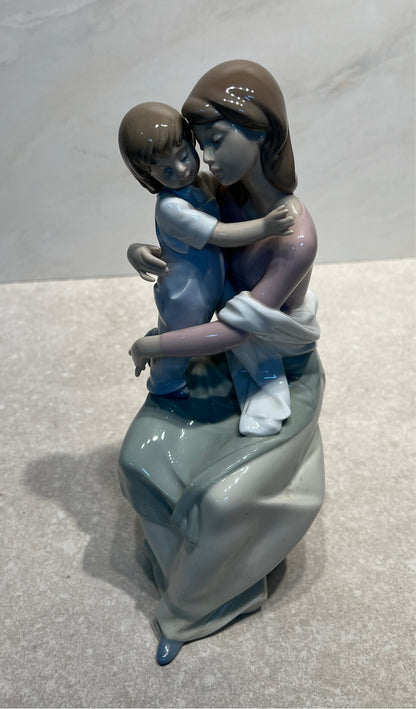 Lladro "A Mother's love" 6634