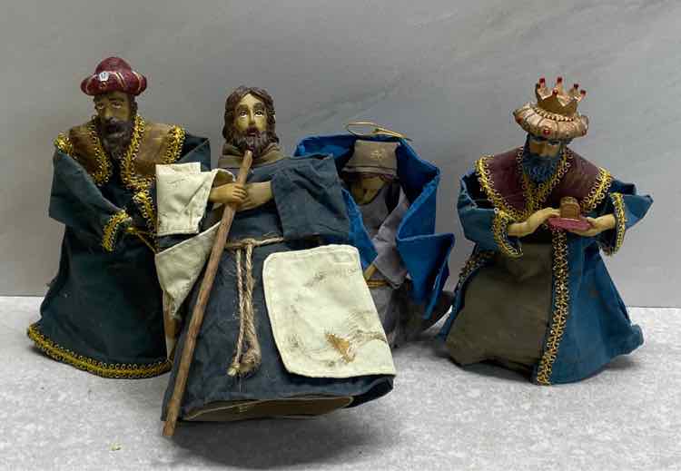 Set of 4 Figurines