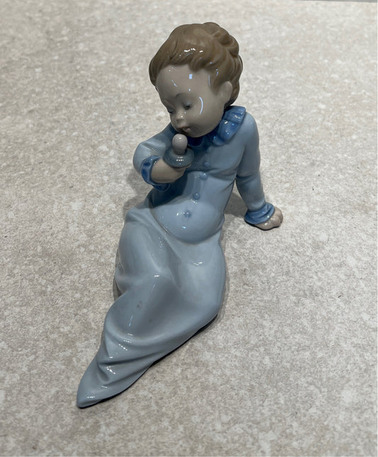 Lladro 5099 - Baby with Pacifier