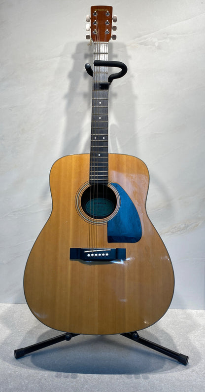 Yamaha Eterna EF-15 Guitar with Stand