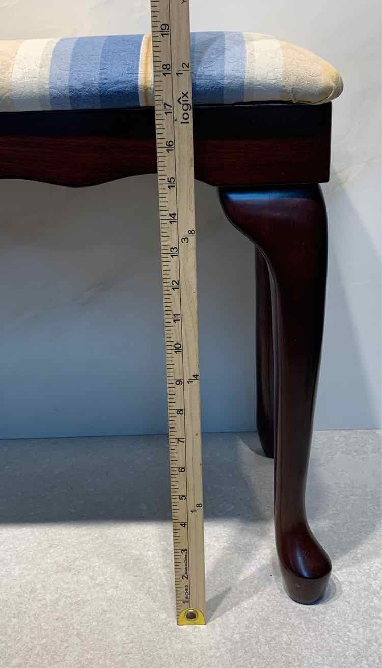 Vanity Seat