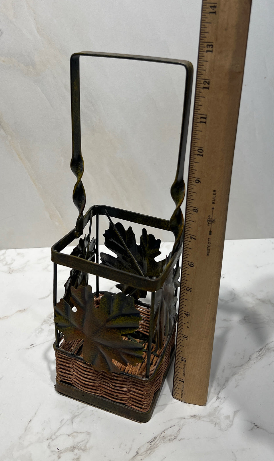 Leaf Holder