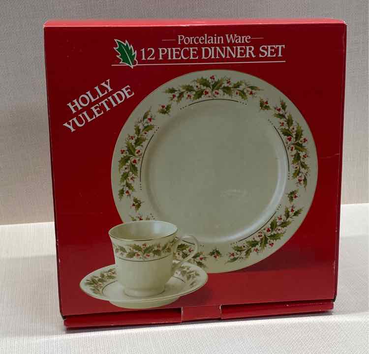 Holly Yuleide Dinnerware Set