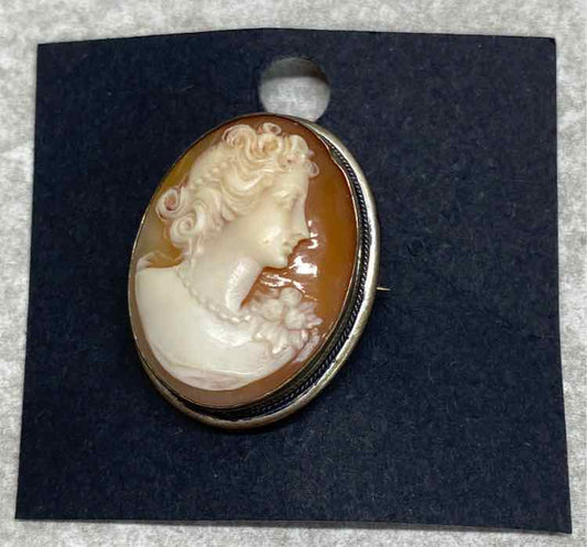 900 Cameo Pin